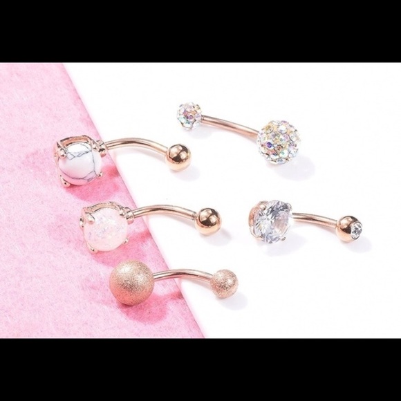 Belly button piercing - Picture 2 of 3